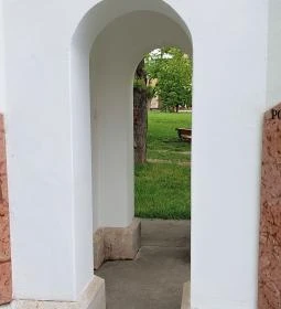 A II. világháború hősi halottainak és minden áldozatának emlékére