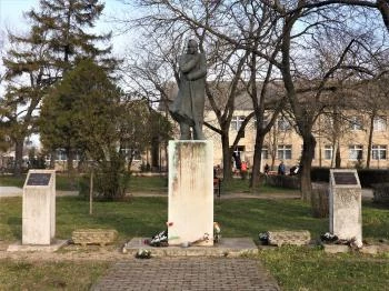 II. világháborús emlékmű Kunmadaras