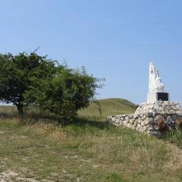 II. világháborús emlékmű, Csákberény - Külső kép