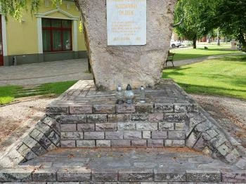 II. világháborús emlékmű Jászfényszaru