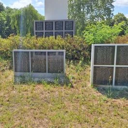 II. világháborús szovjet emlékmű Nagybajom - Külső kép