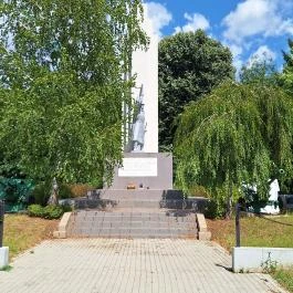 II. világháborús szovjet emlékmű Nagybajom - Külső kép