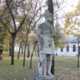 Íjas vitéz-szobor Budapest - Külső kép