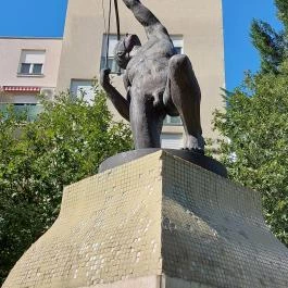 Ijász fiú szobra Budapest - Külső kép