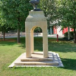 Ijász fiú szobra Budapest - Külső kép