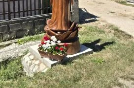 Iluska szobor Jen?
