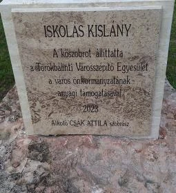 Iskolás kislány