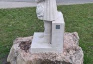 Iskolás kislány Törökbálint