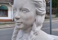 Iskolás kislány Törökbálint