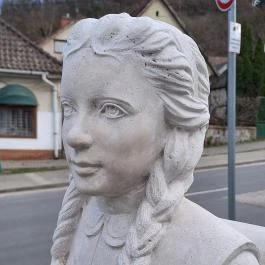 Iskolás kislány Törökbálint - Egyéb