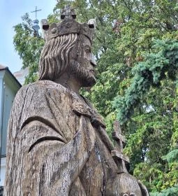 István király faszobra