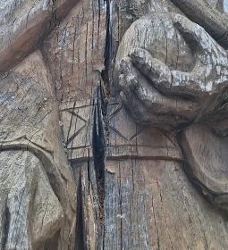 István király faszobra