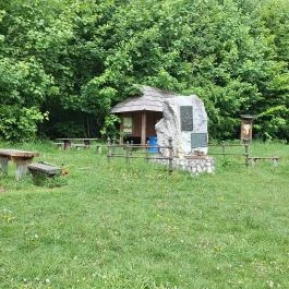 IV. Béla emlékmű Bükkszentkereszt - Külső kép