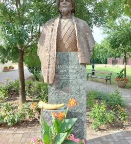 IV. Béla mellszobra