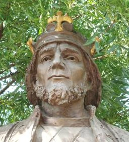 IV. Béla mellszobra