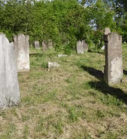 Izraelita temető & Holokauszt emlékmű