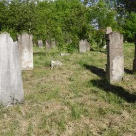 Izraelita temető & Holokauszt emlékmű Cigánd - Külső kép