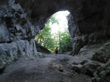 Jankovich-barlang Bajót