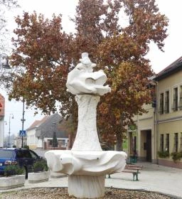 János vitéz-díszkút