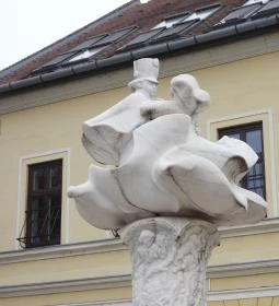 12. legjobb látnivaló: János vitéz-díszkút