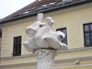 János vitéz-díszkút Ráckeve