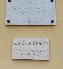 János vitéz-díszkút