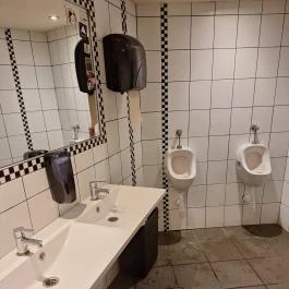 Jaromír a Templomhoz Budapest - Mosdó