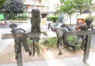 Játszó gyerekek szobra Esztergom