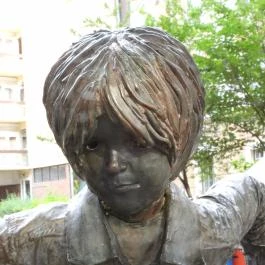 Játszó gyerekek szobra Esztergom - Egyéb