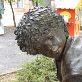 Játszó gyerekek szobra Esztergom - Egyéb