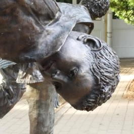 Játszó gyerekek szobra Esztergom - Egyéb