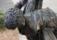 Játszó gyerekek szobra Esztergom