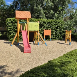 Játszótér, Hatvan - Külső kép