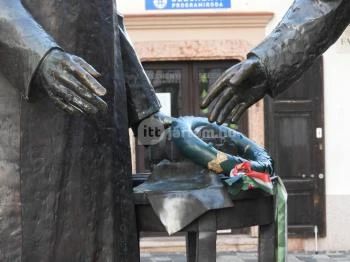 Jedlik Ányos és Czuczor Gergely szobra Győr