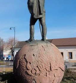 Jelky András-szobor