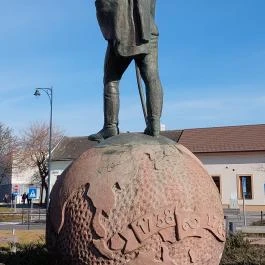 Jelky András-szobor Baja - Egyéb