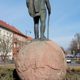 Jelky András-szobor Baja - Egyéb