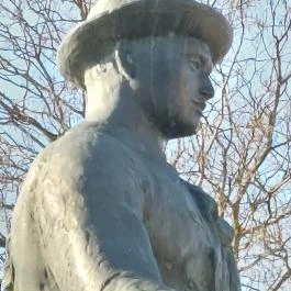 Jelky András-szobor Baja - Egyéb