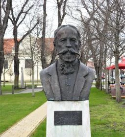 11. legjobb látnivaló: Jókai Mór