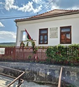 Jókai Mór Emlékszoba és Tájház