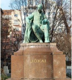 Jókai Mór szobor - Jókai tér