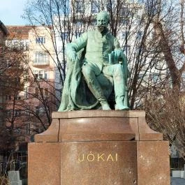 Jókai Mór szobor - Jókai tér Budapest - Külső kép