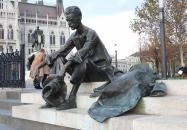 József Attila szobra Budapest
