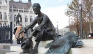 József Attila szobra Budapest - Külső kép