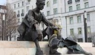 József Attila szobra Budapest - Külső kép