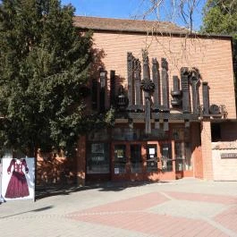 József Attila Városi Könyvtár és Múzeum, Makó - Külső kép