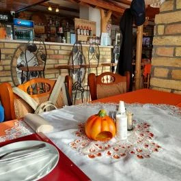 Judit Étterem, Borozó & Panzió, Hajós - Belső