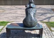 Kalap alatt - szobor Szeged