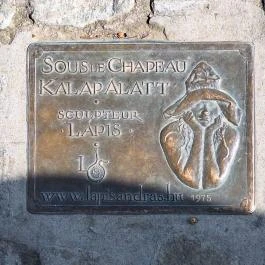 Kalap alatt - szobor Szeged - Egyéb