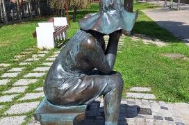 Kalap alatt - szobor Szeged